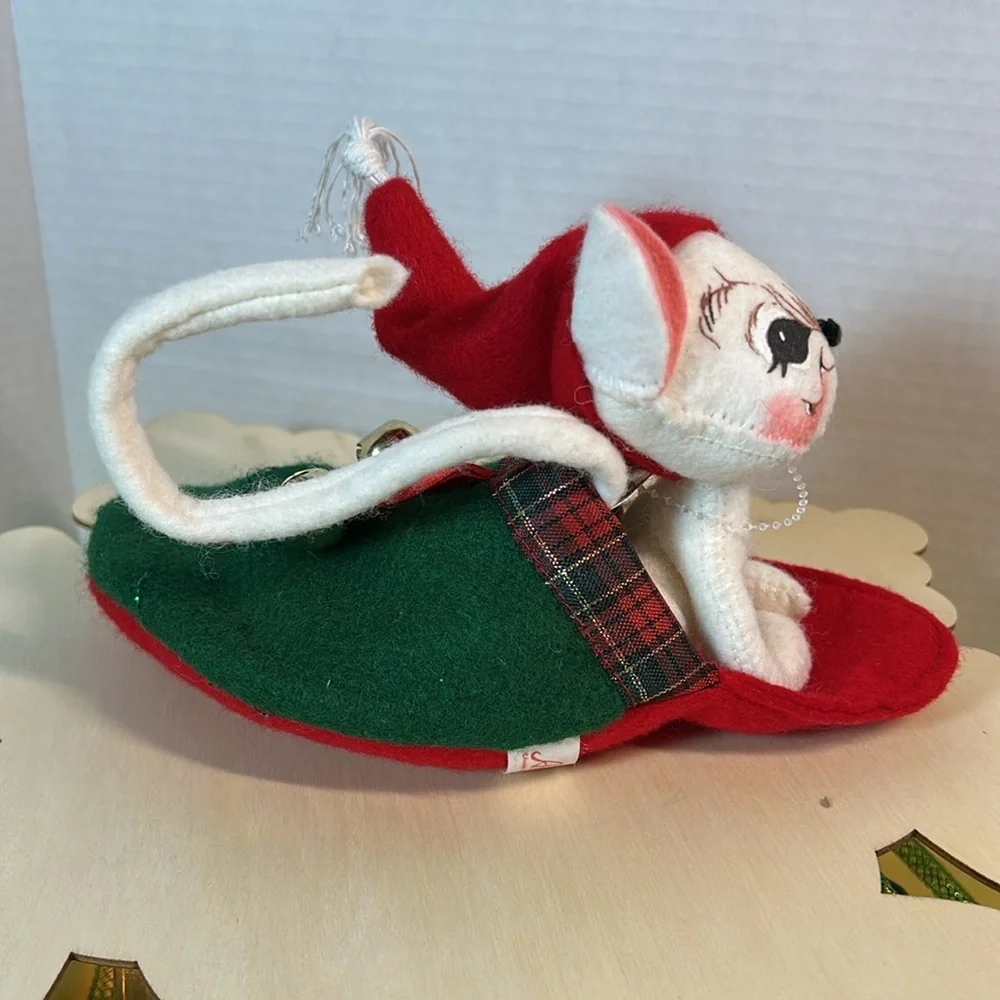 Annalee mouse in a slipper 2007